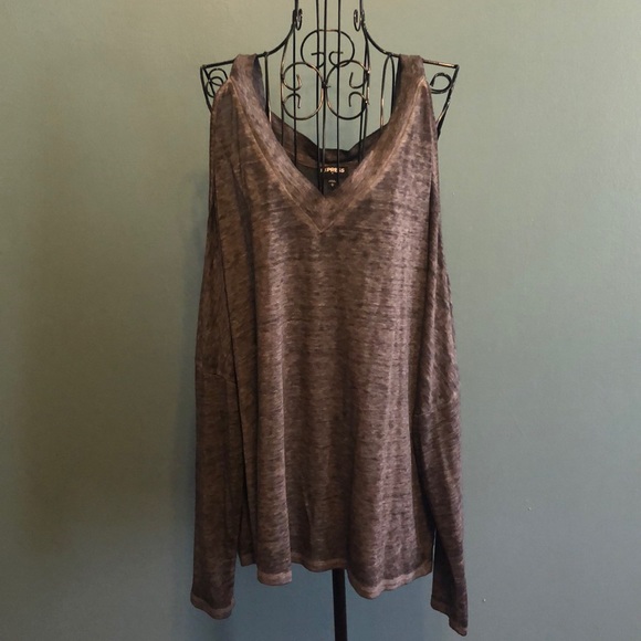 Tops - Women’s Express Top